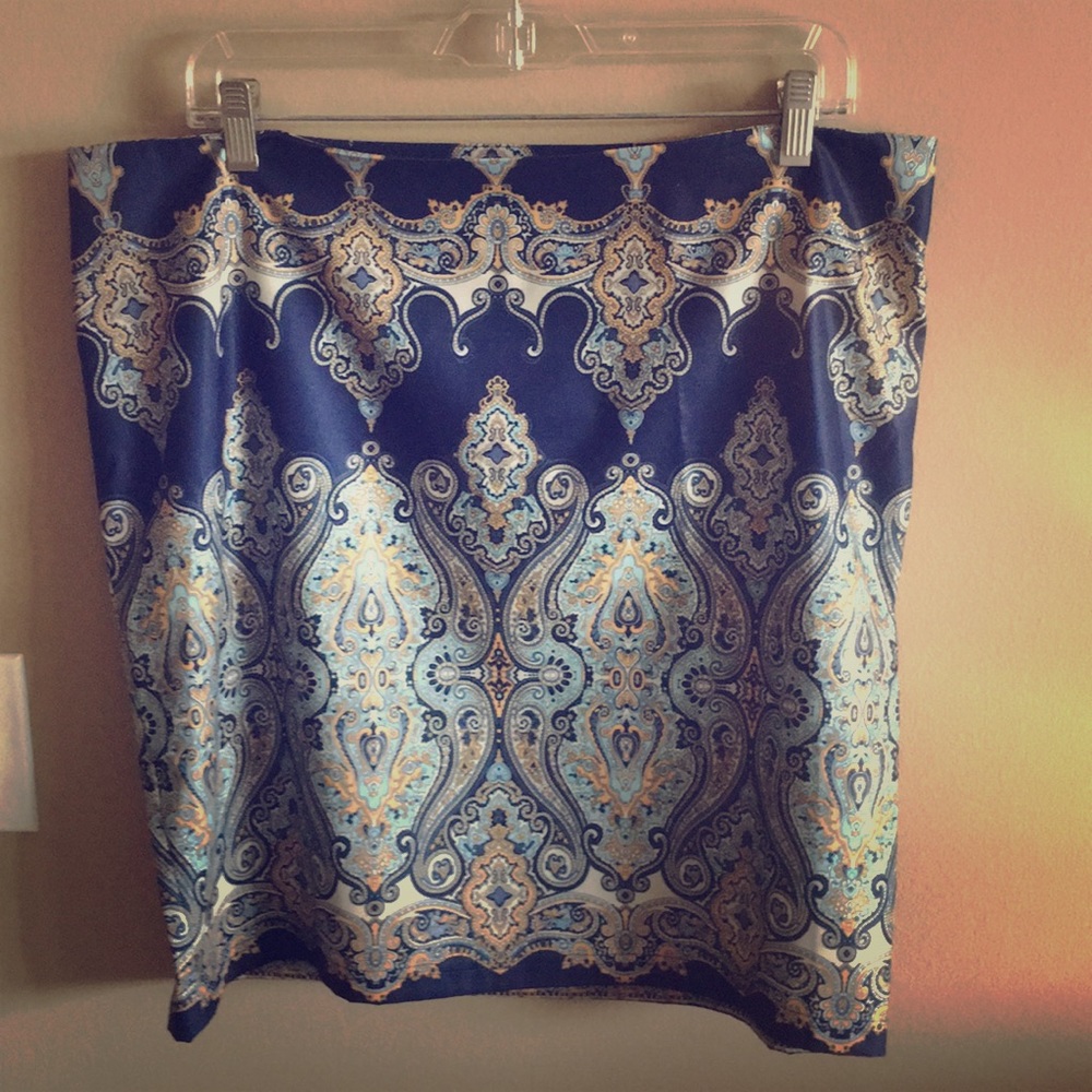 Paisley silk feeling skirt